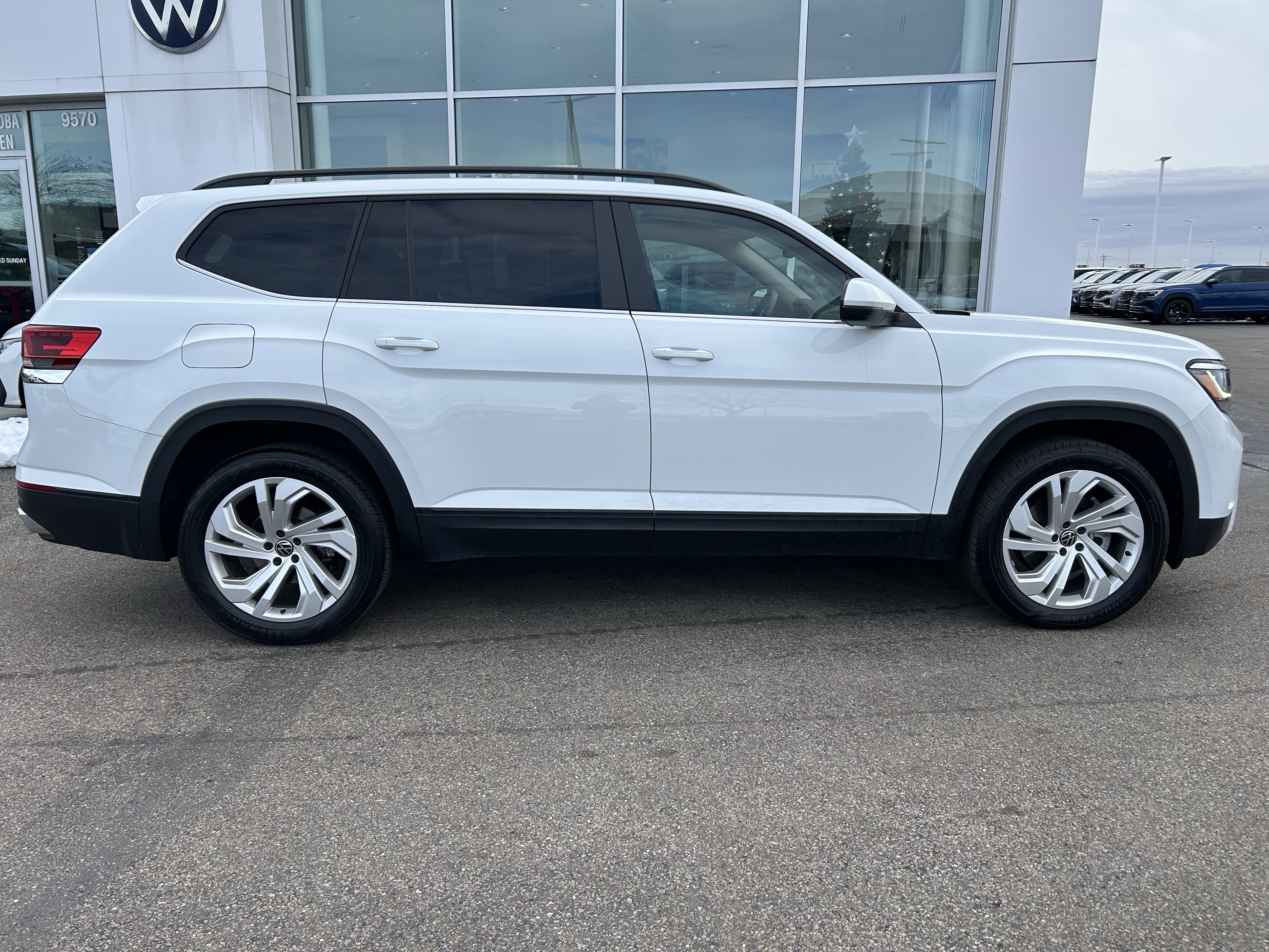 Certified 2023 Volkswagen Atlas SE w/ Panoramic Sunroof Package image 8