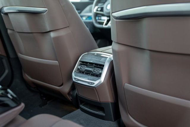 Used 2023 BMW i7 xDrive60 w/ Executive Package 2 image 50