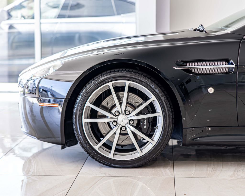 Used 2010 Aston Martin V8 Vantage Roadster RWD image 8