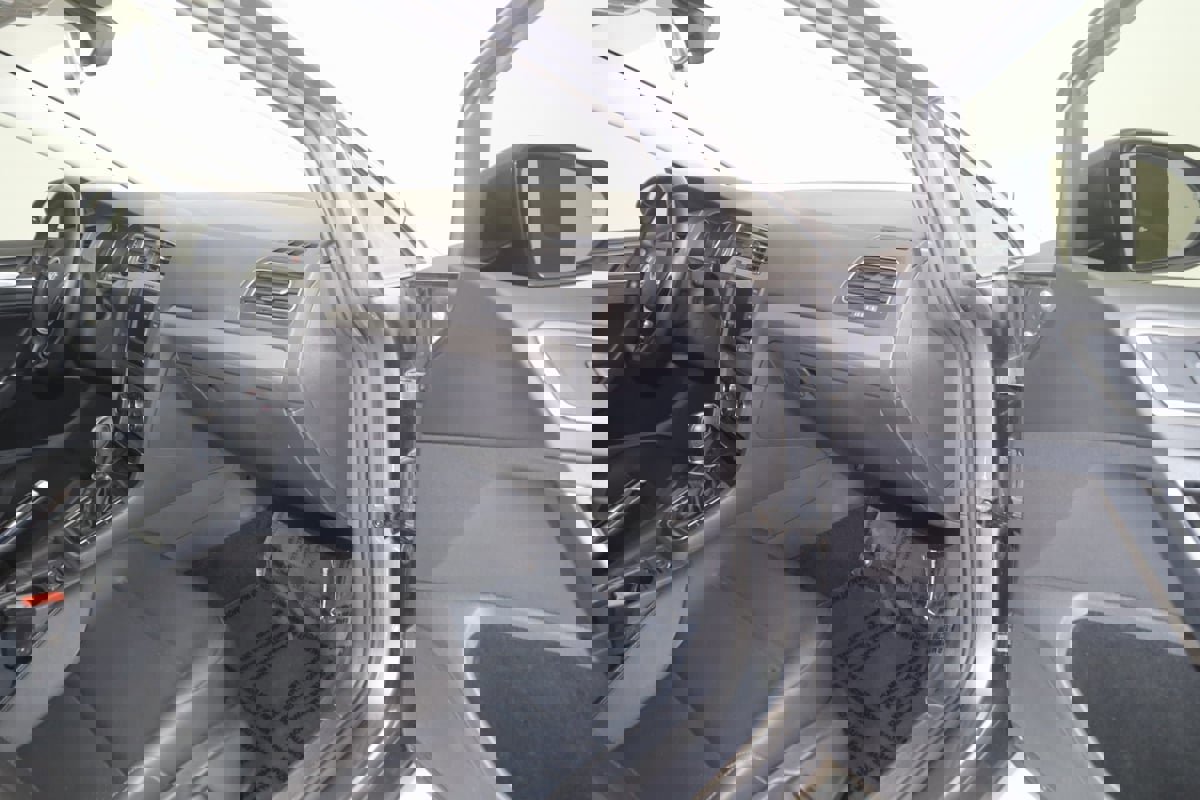 Used 2017 Volkswagen Golf Wolfsburg Edition image 40