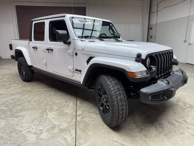 Used 2022 Jeep Gladiator Sport AWD/4WD image 6