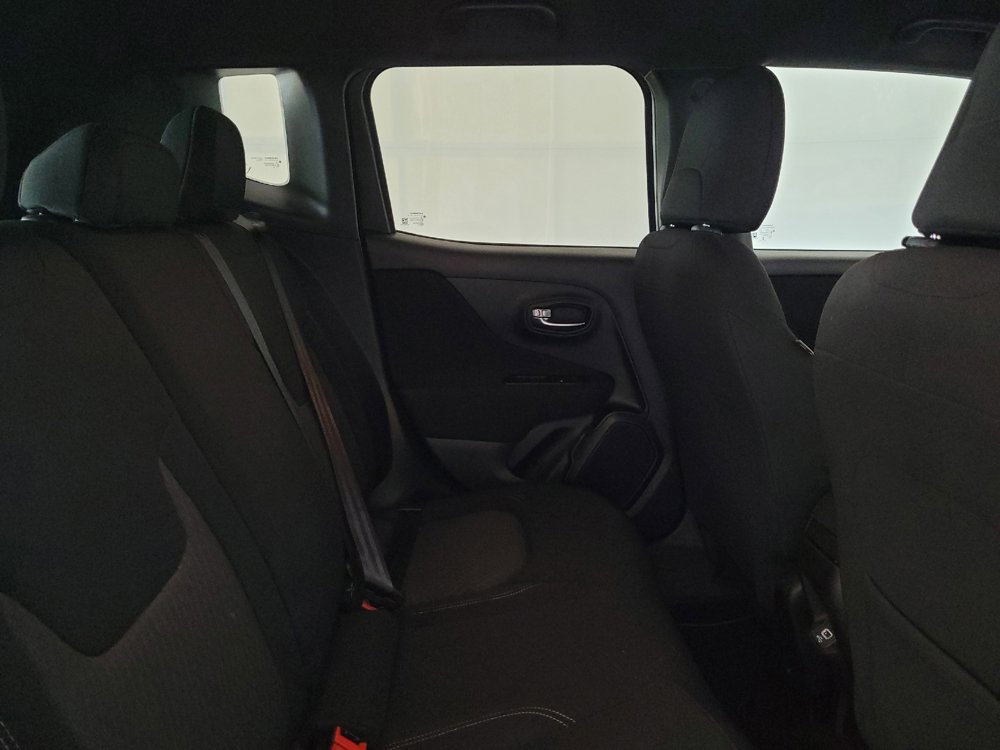 Used 2021 Jeep Renegade Latitude w/ Luxury Group II AWD/4WD image 19
