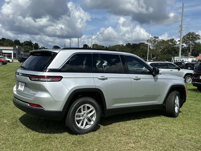 New 2025 Jeep Grand Cherokee Laredo X w/ Trailer Tow Package image 8