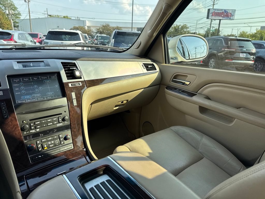 Used 2012 Cadillac Escalade ESV Luxury AWD/4WD image 25