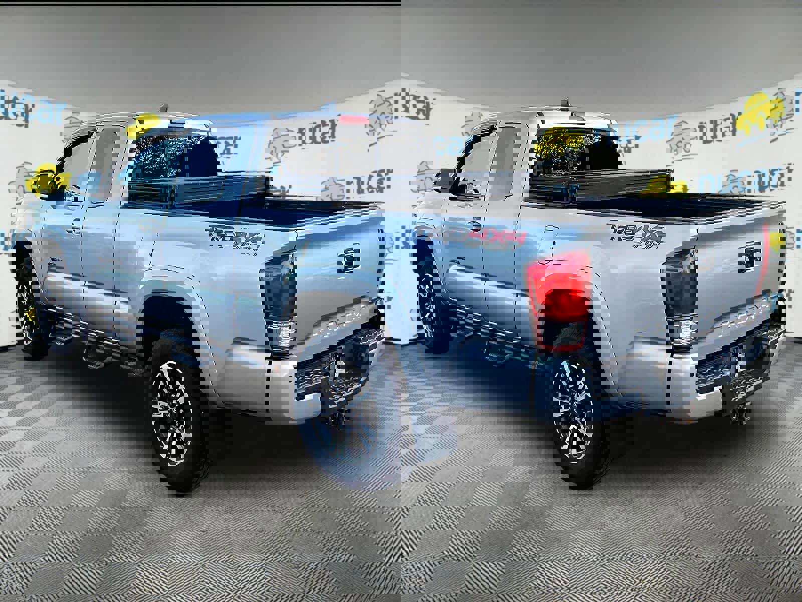 Used 2016 Toyota Tacoma TRD Sport image 3