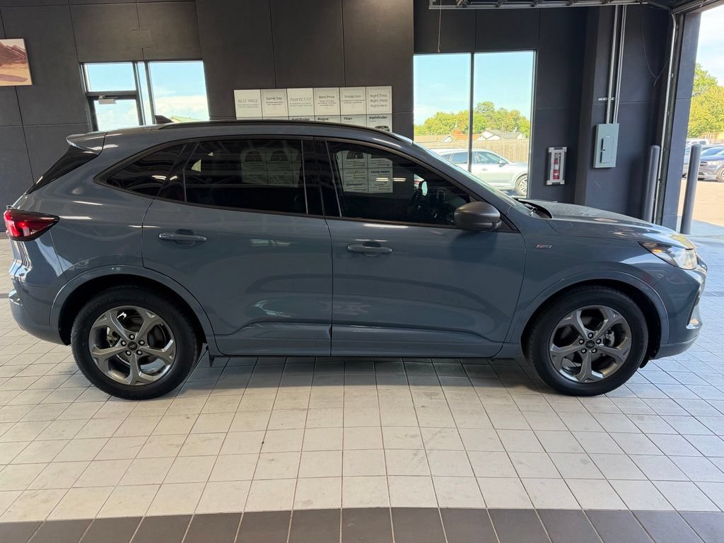 Used 2023 Ford Escape ST-Line FWD image 4