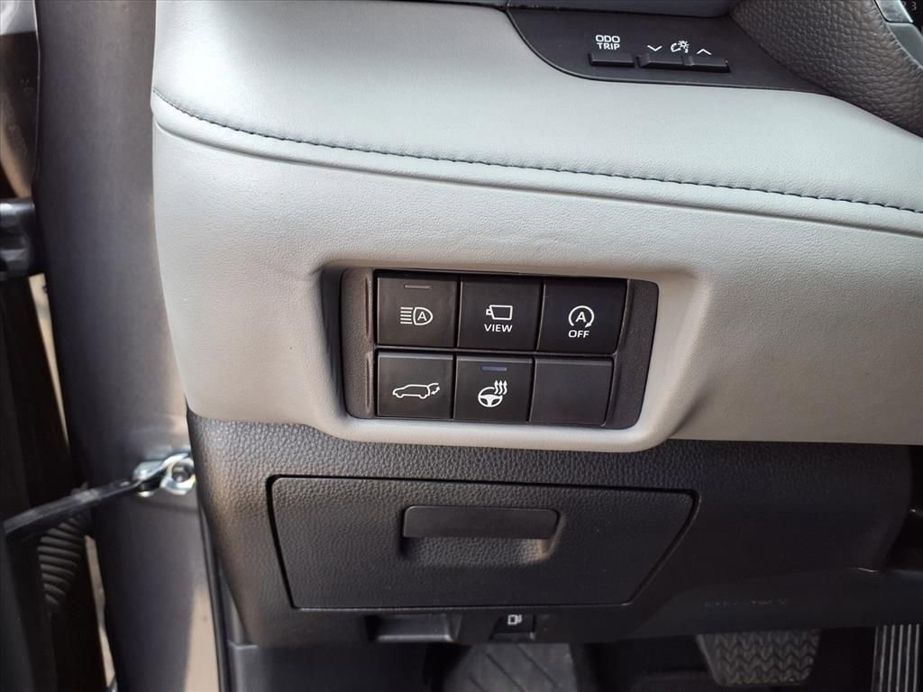 Used 2024 Toyota Highlander Platinum image 23