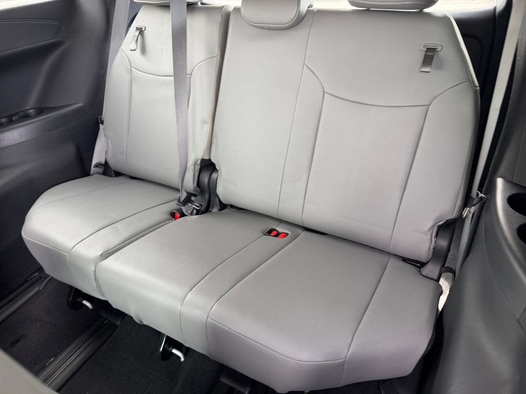 Used 2025 Toyota Sienna XLE AWD/4WD image 10