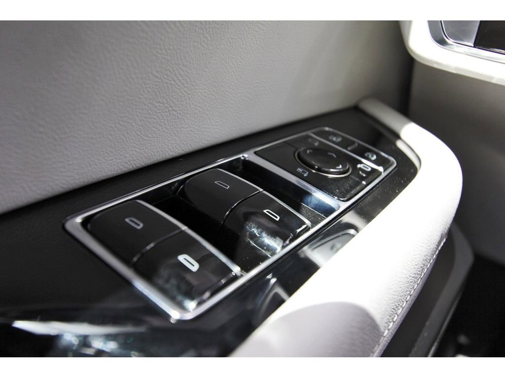 New 2026 Cadillac Vistiq Luxury AWD/4WD image 16