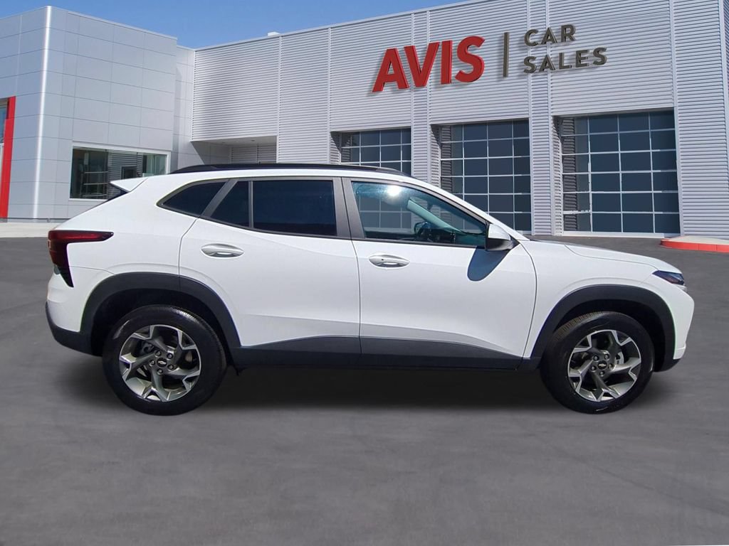 Used 2025 Chevrolet Trax LT w/ LT Convenience Package FWD image 5