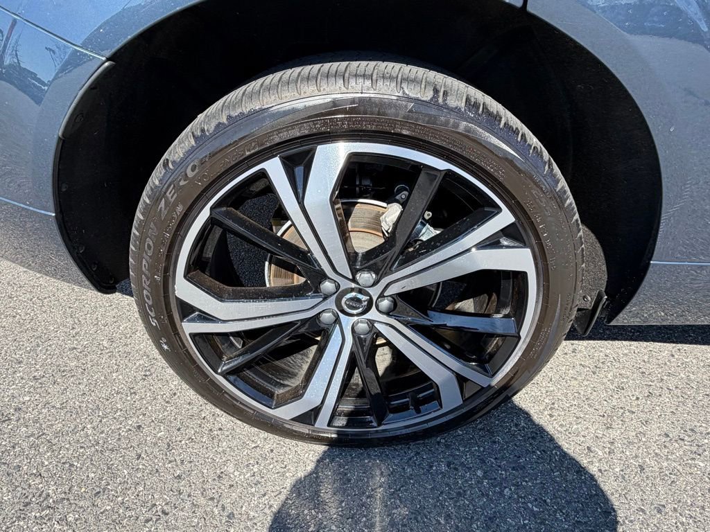 Used 2024 Volvo XC60 B5 Ultimate w/ Protection Package Premier image 14