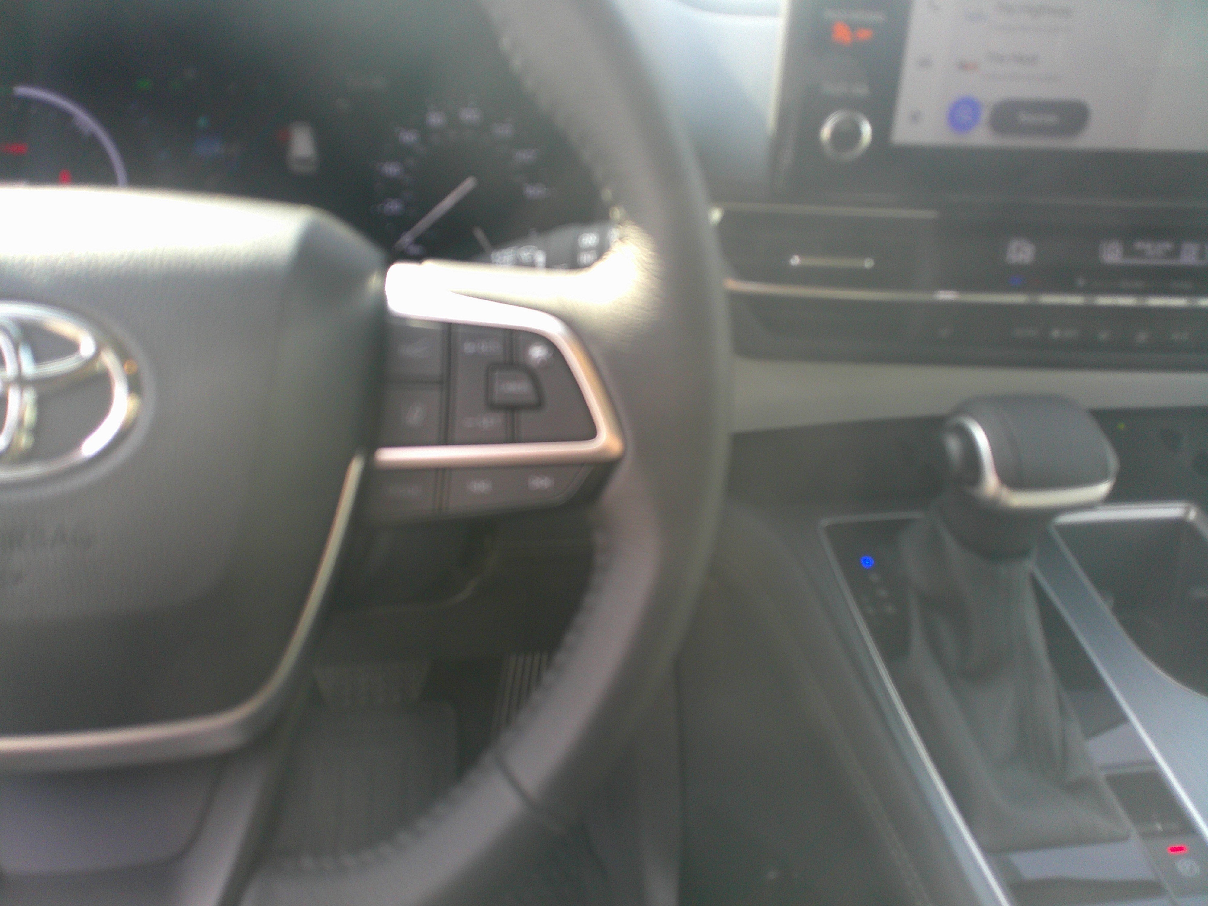 Used 2025 Toyota Sienna XLE image 21