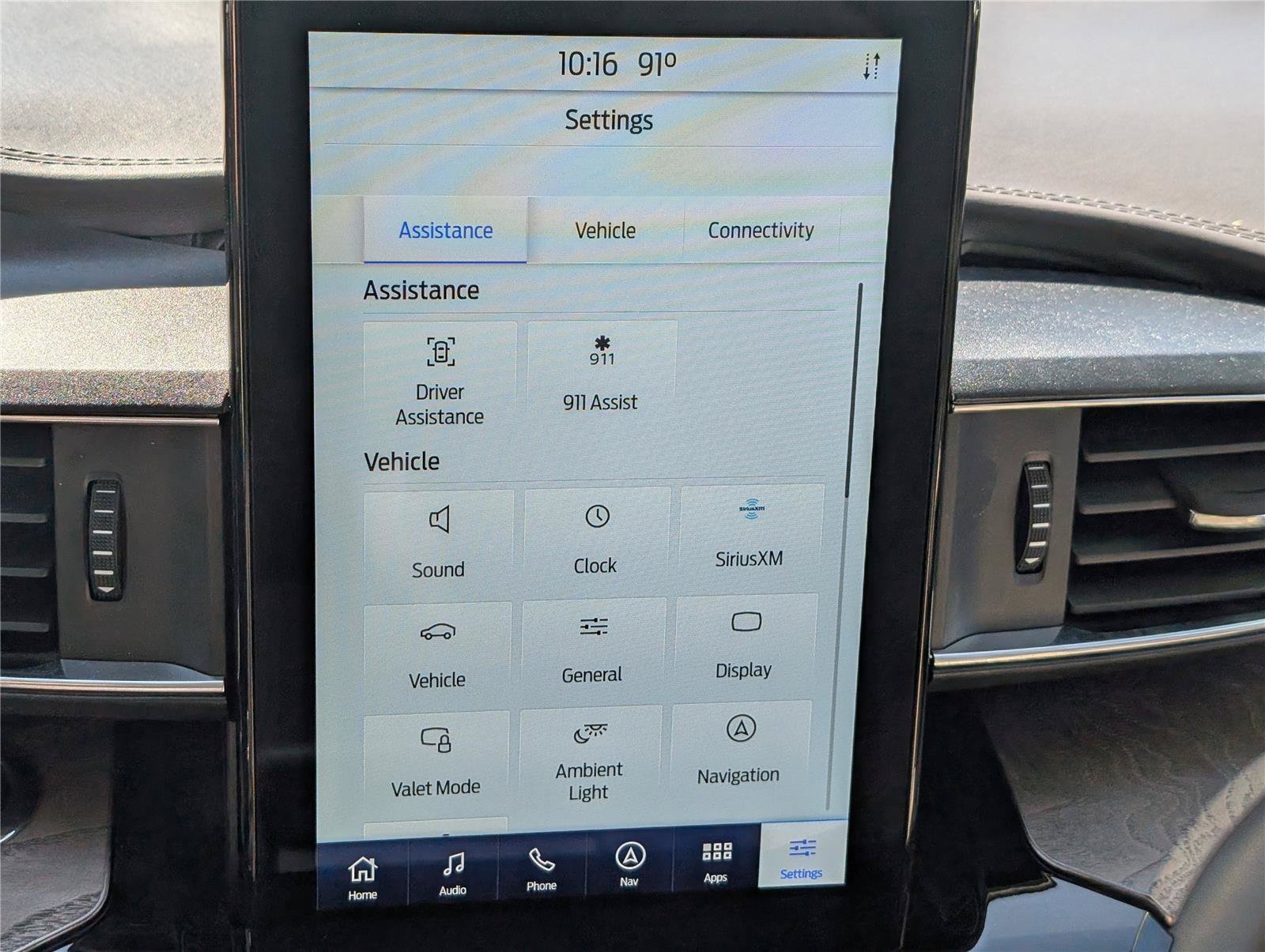 Used 2021 Ford Explorer Platinum w/ Equipment Group 601A AWD/4WD image 35