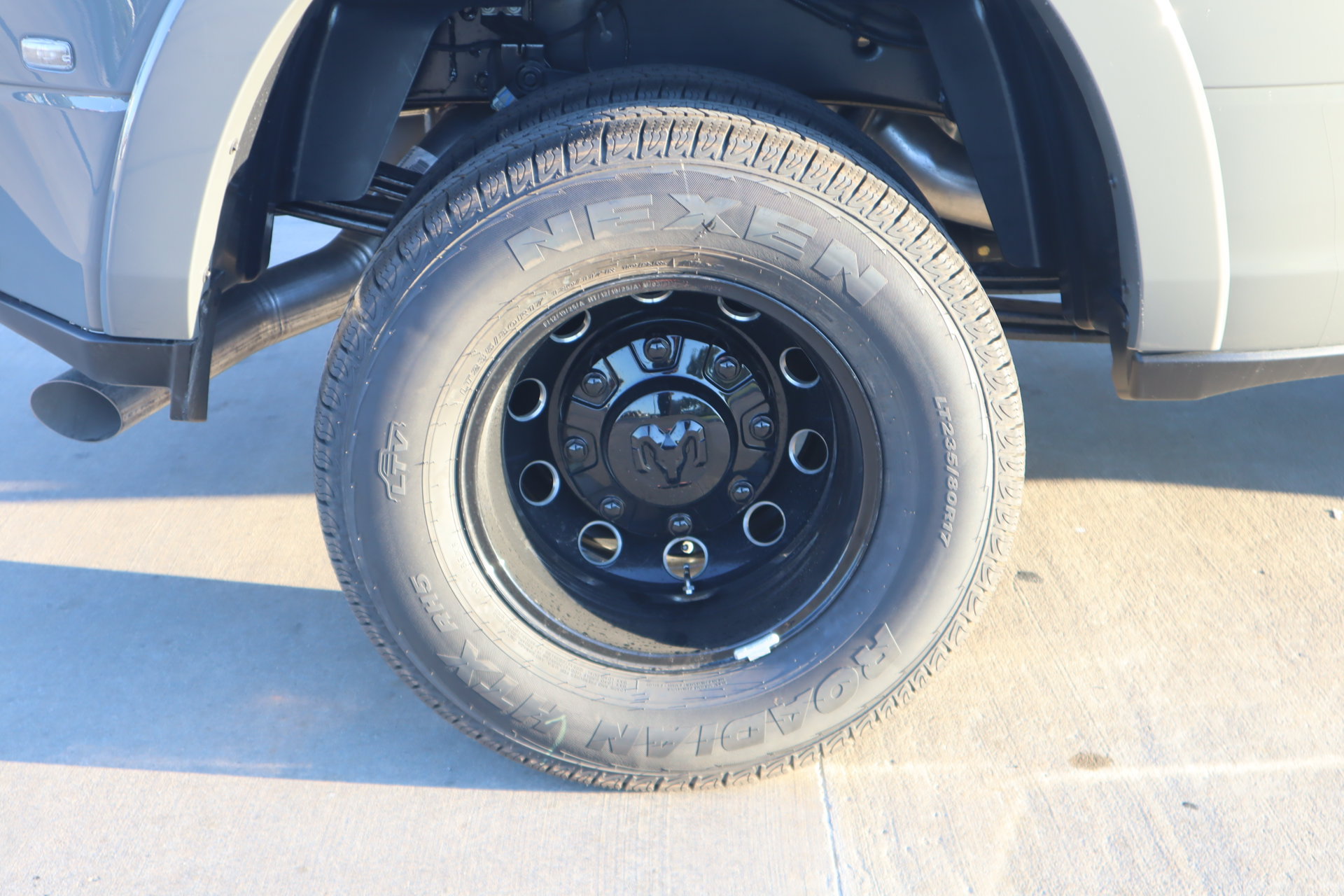New 2027 RAM 3500 Laramie AWD/4WD image 21
