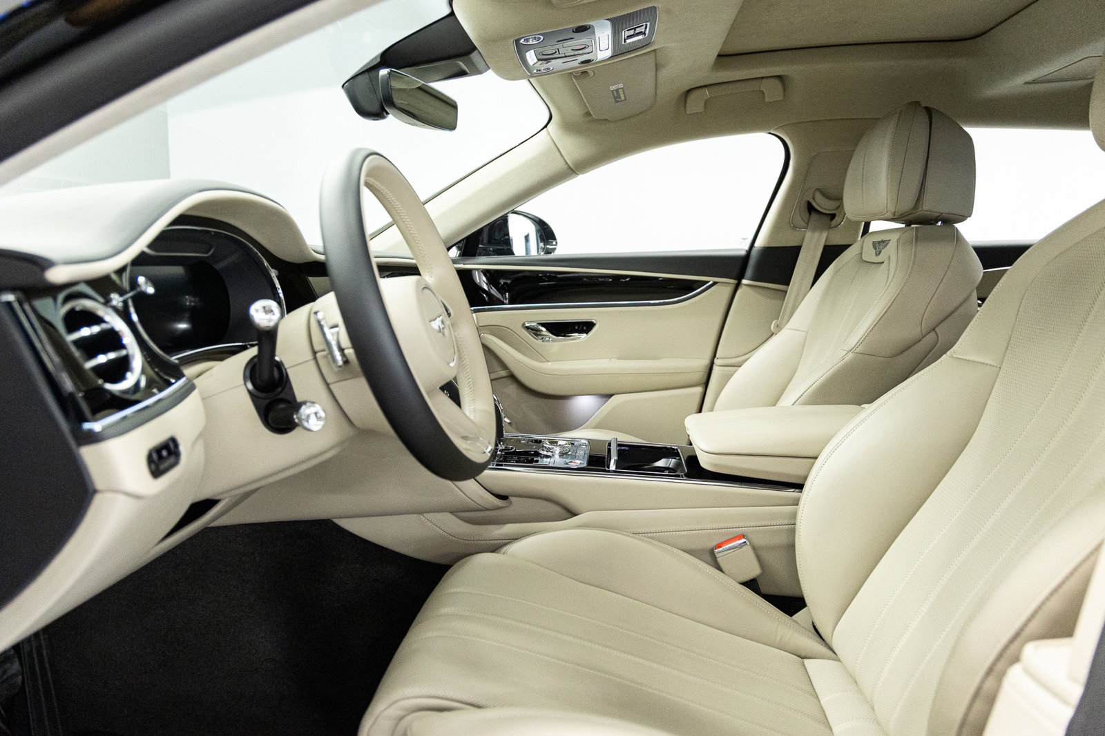 Used 2023 Bentley Flying Spur V8 image 22