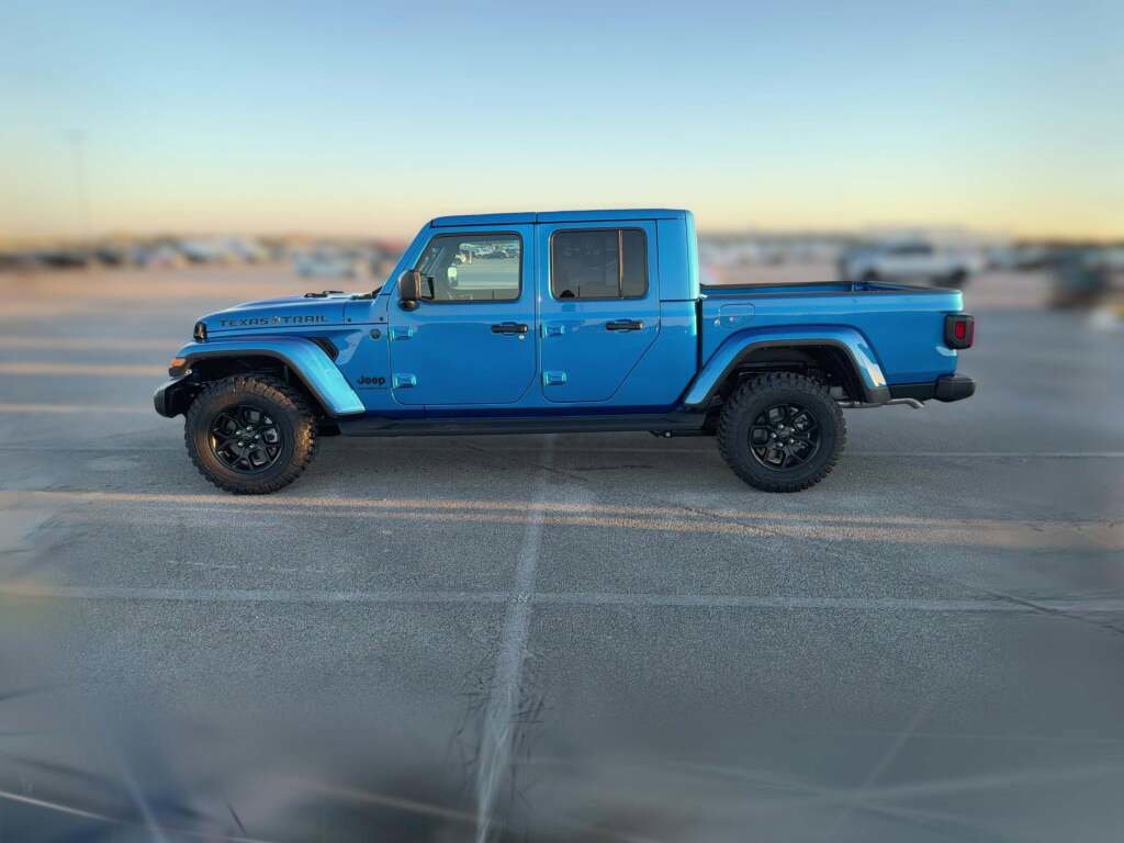 New 2025 Jeep Gladiator Sport image 6