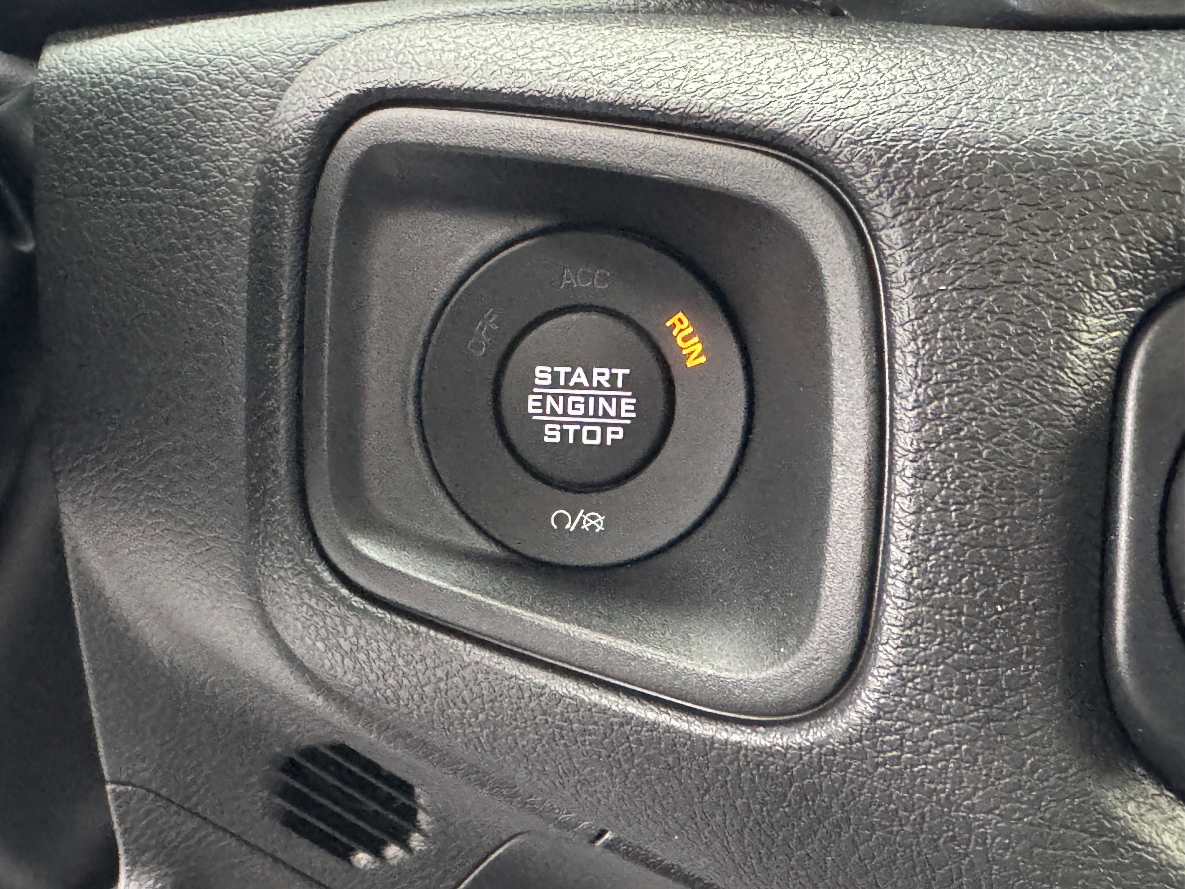 New 2025 Jeep Gladiator Sport image 23