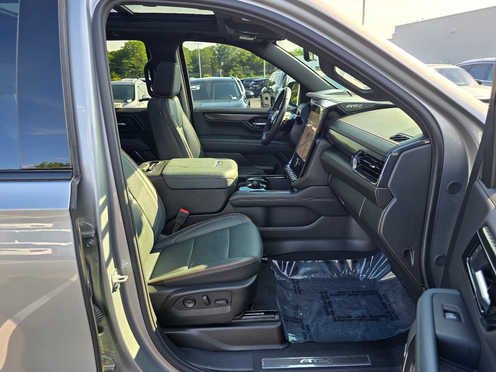 Certified 2025 GMC Yukon AT4 w/ AT4 Premium Package AWD/4WD image 29