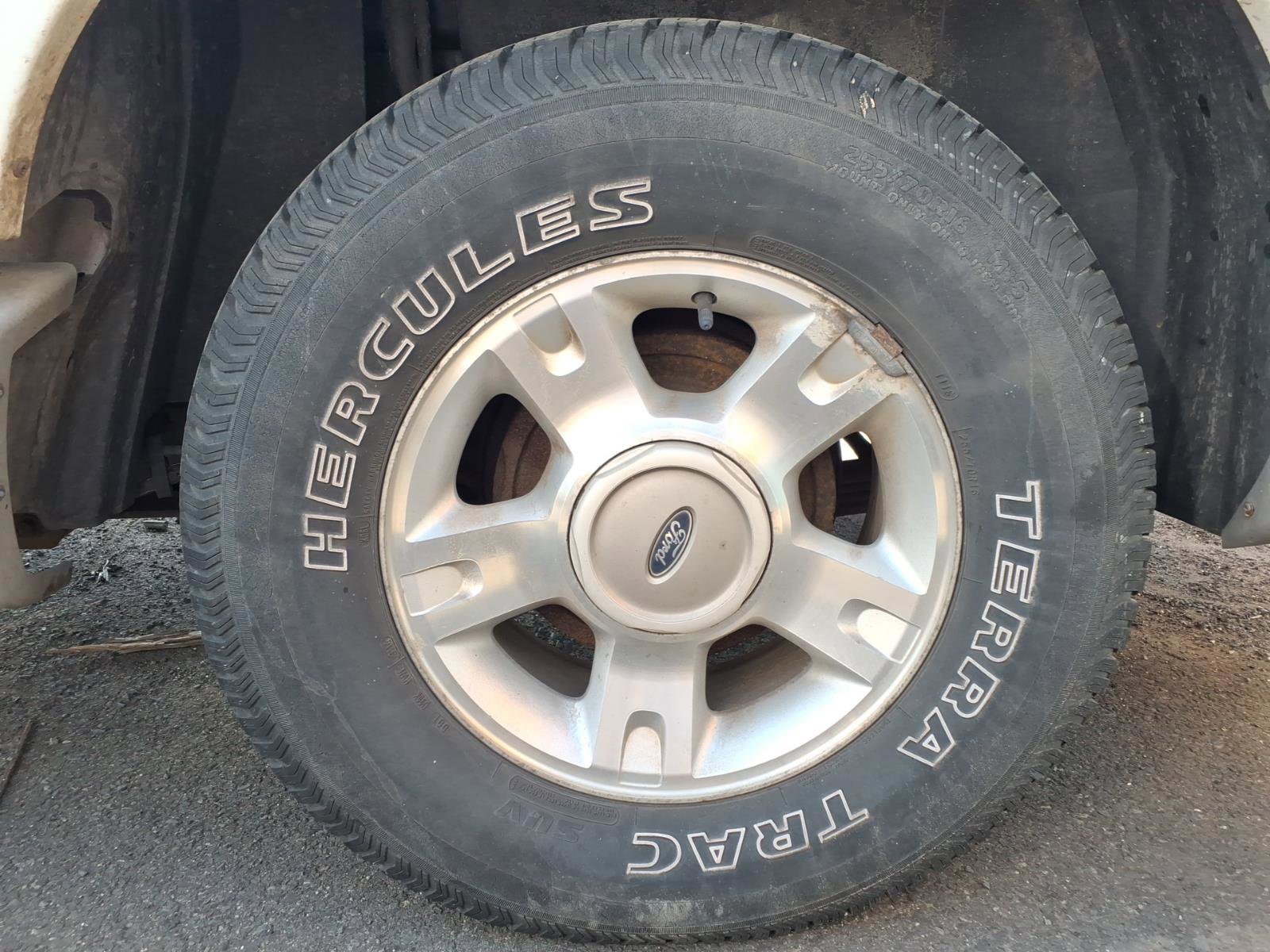 Used 2001 Ford Explorer Sport Trac 4x4 image 8
