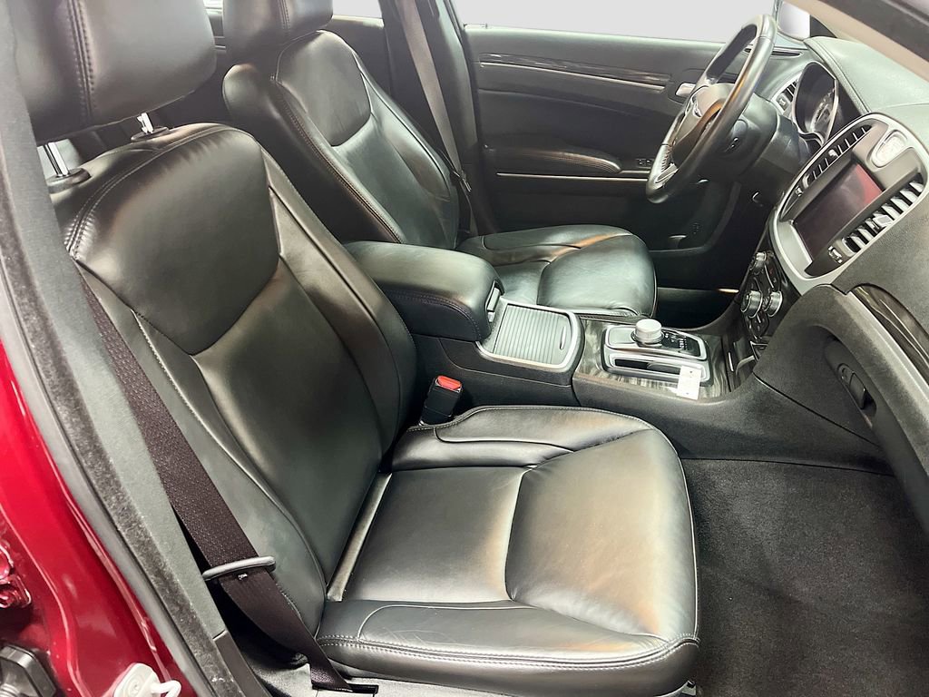 Used 2022 Chrysler 300 Touring L image 27