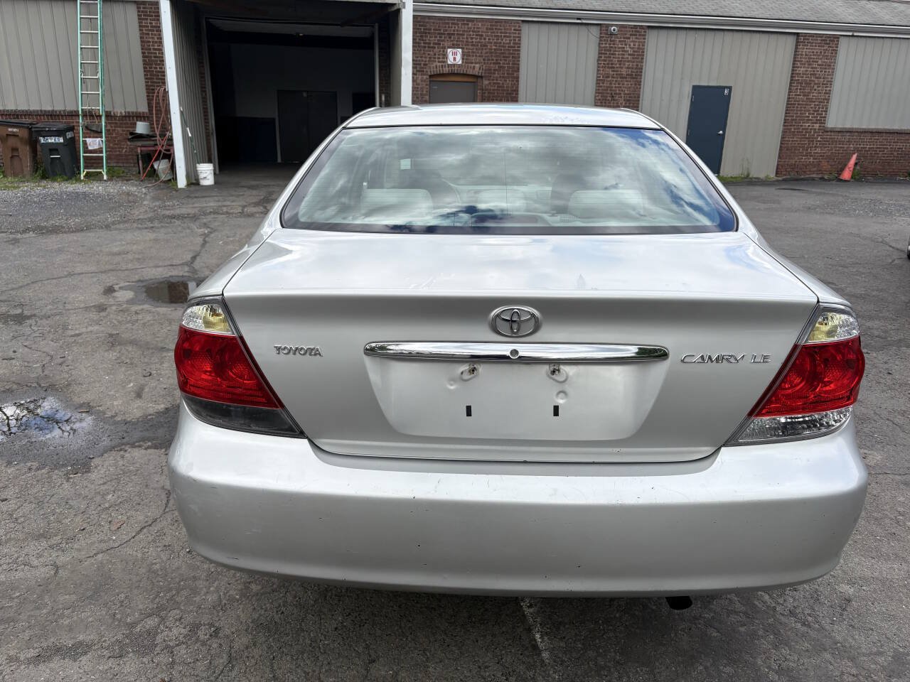Used 2005 Toyota Camry LE FWD image 16