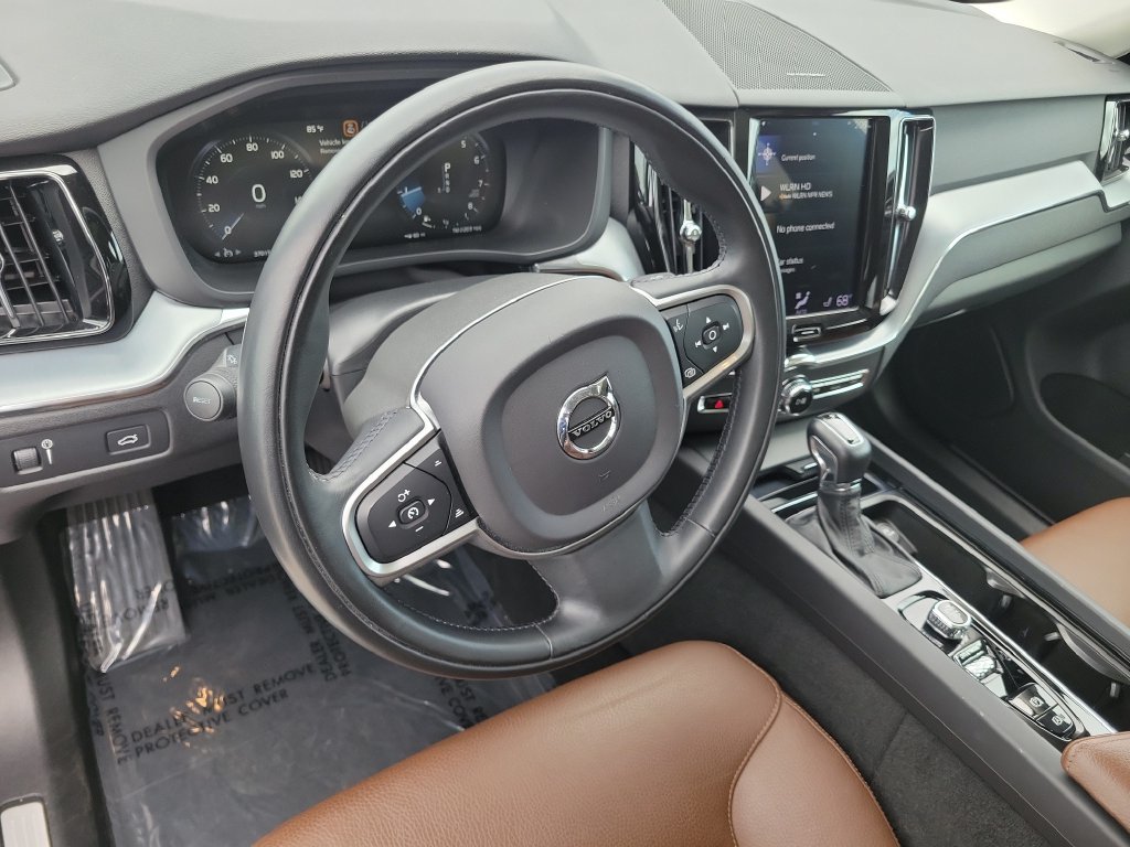 Used 2019 Volvo XC60 T6 Momentum w/ Multimedia Package AWD/4WD image 11