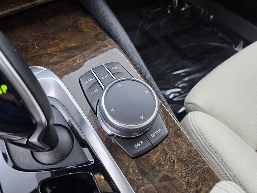 Used 2019 BMW 540i w/ Convenience Package RWD image 25