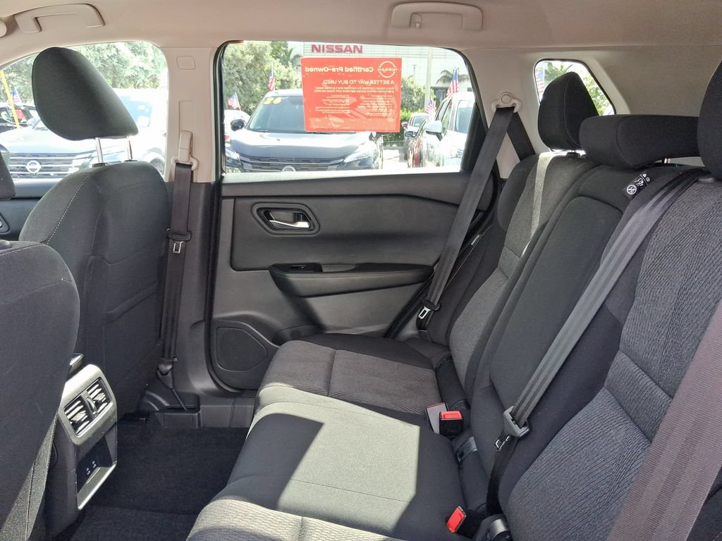 Used 2026 Nissan Rogue SV FWD image 16