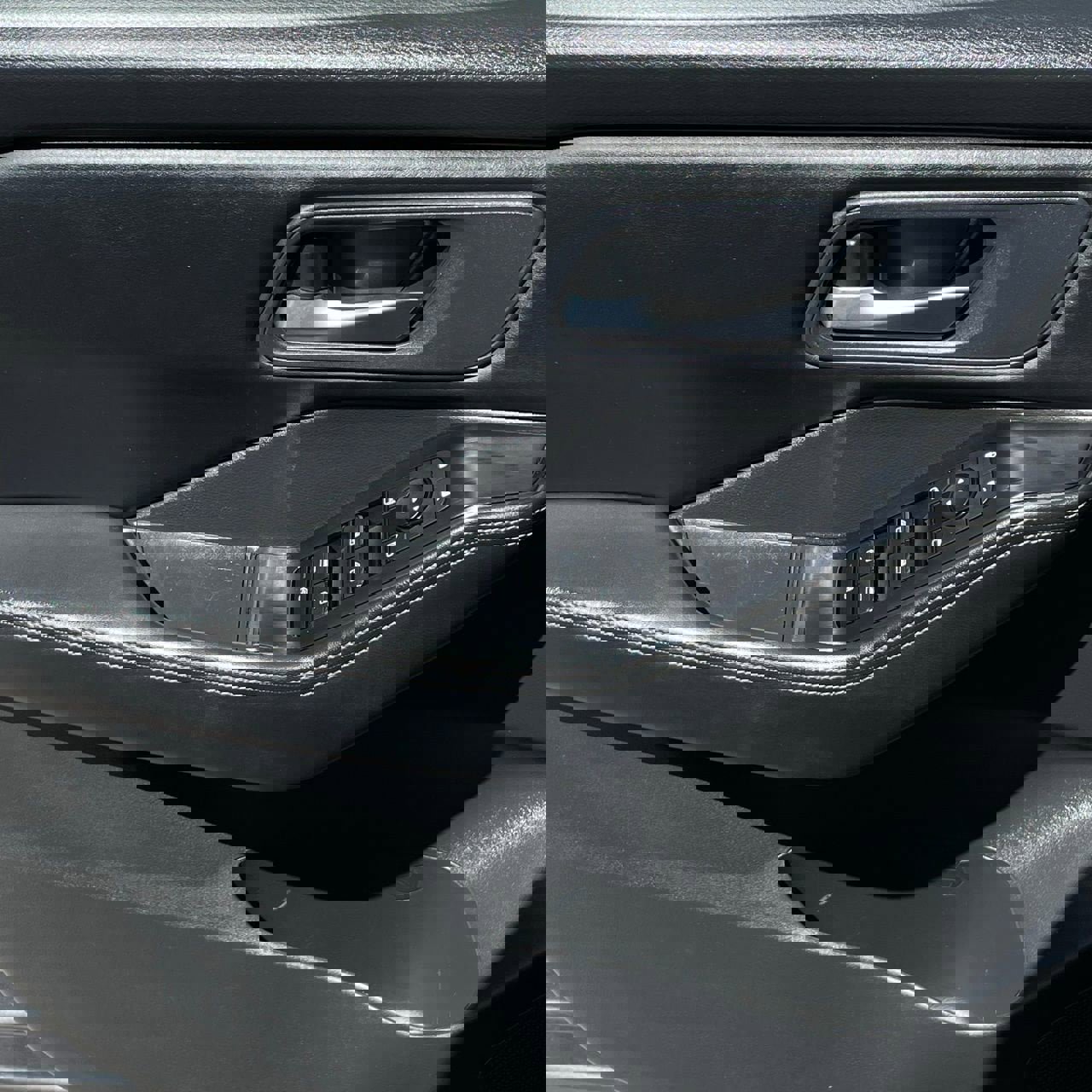 Used 2024 Nissan Rogue SV image 21