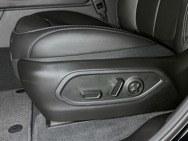 New 2025 Jeep Grand Cherokee Limited w/ Luxury Tech Group II image 13