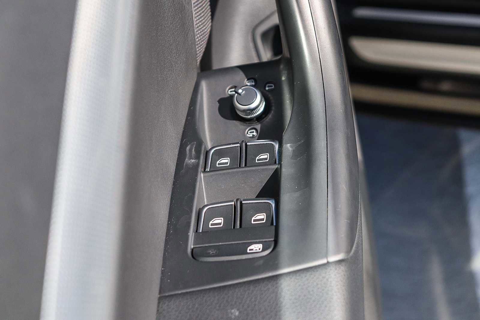 Used 2018 Audi Q3 2.0T Premium Plus w/ Premium Plus Package image 29