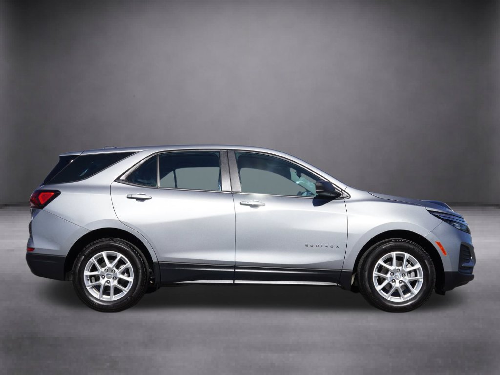 Used 2024 Chevrolet Equinox LS FWD image 3