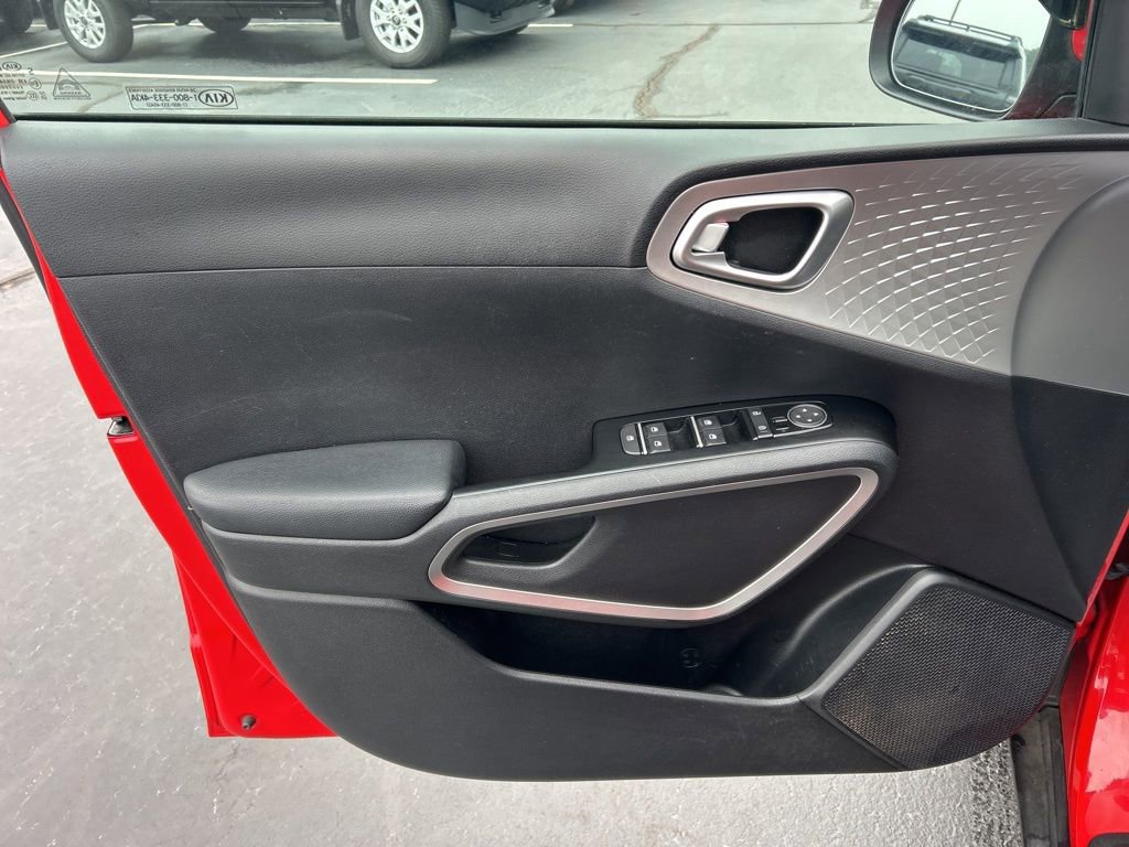 Used 2020 Kia Soul LX image 3