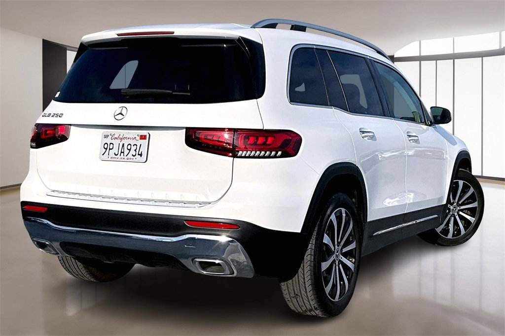 Used 2023 Mercedes-Benz GLB 250 w/ Premium Package image 6