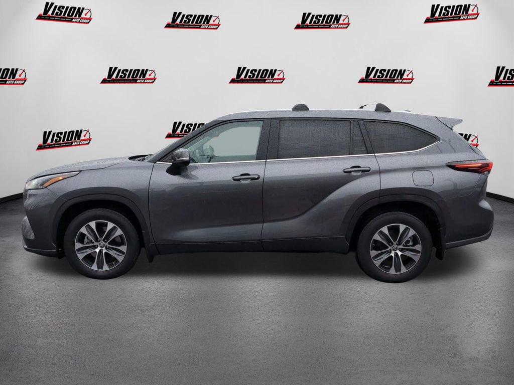 Used 2024 Toyota Highlander XLE image 8