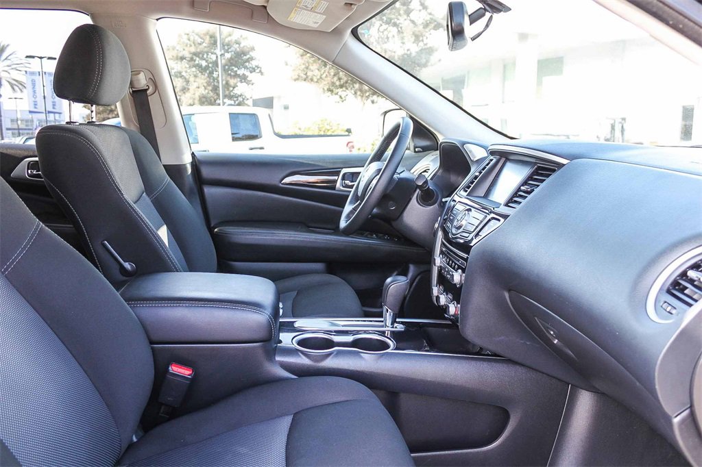 Used 2020 Nissan Pathfinder SV image 21