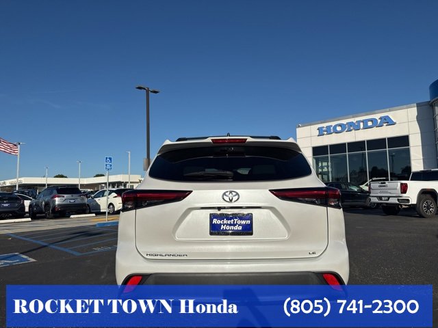 Used 2022 Toyota Highlander LE image 3