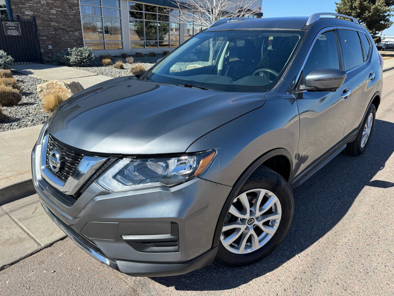 Used 2017 Nissan Rogue SV w/ SV Premium Package image 1