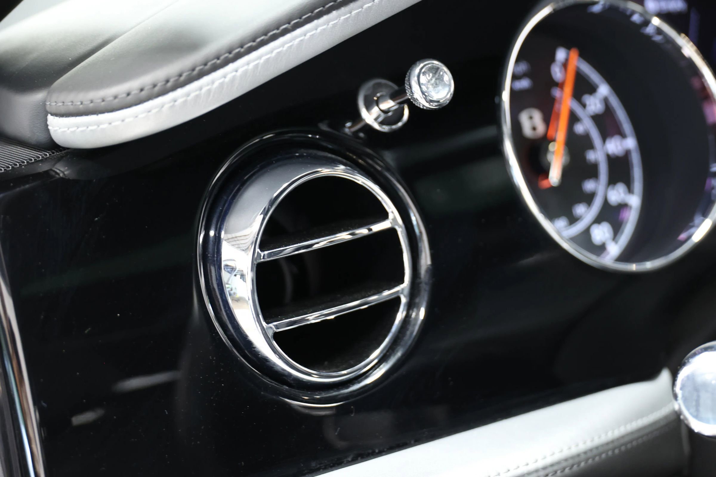 Used 2018 Bentley Mulsanne image 27