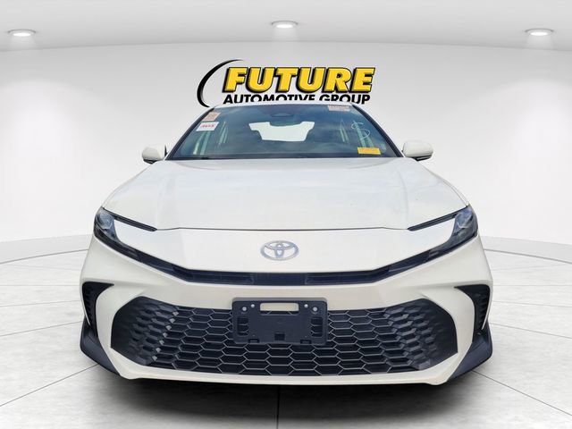 Used 2025 Toyota Camry SE image 2
