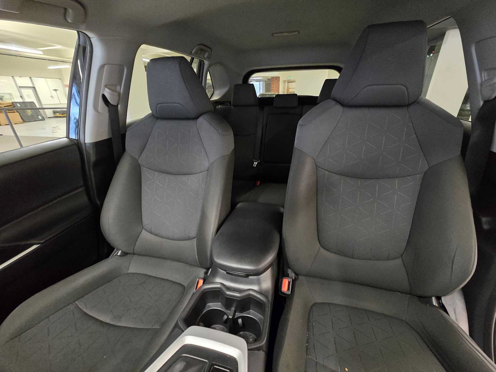 Used 2025 Toyota RAV4 XLE AWD/4WD image 20