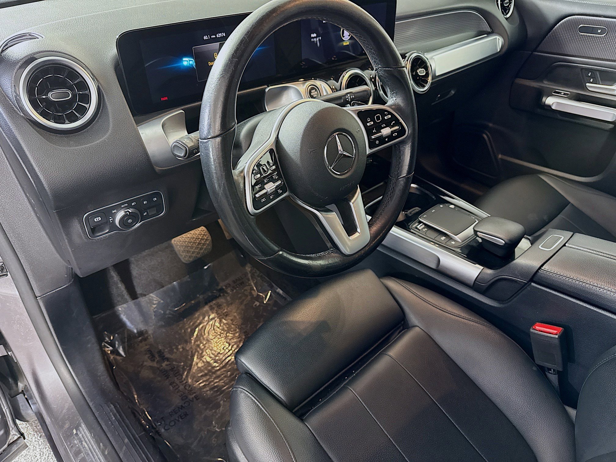 Used 2022 Mercedes-Benz GLB 250 w/ Premium Package Lite image 23