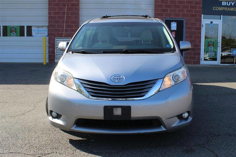 Used 2013 Toyota Sienna XLE w/ Entertainment Pkg FWD image 8