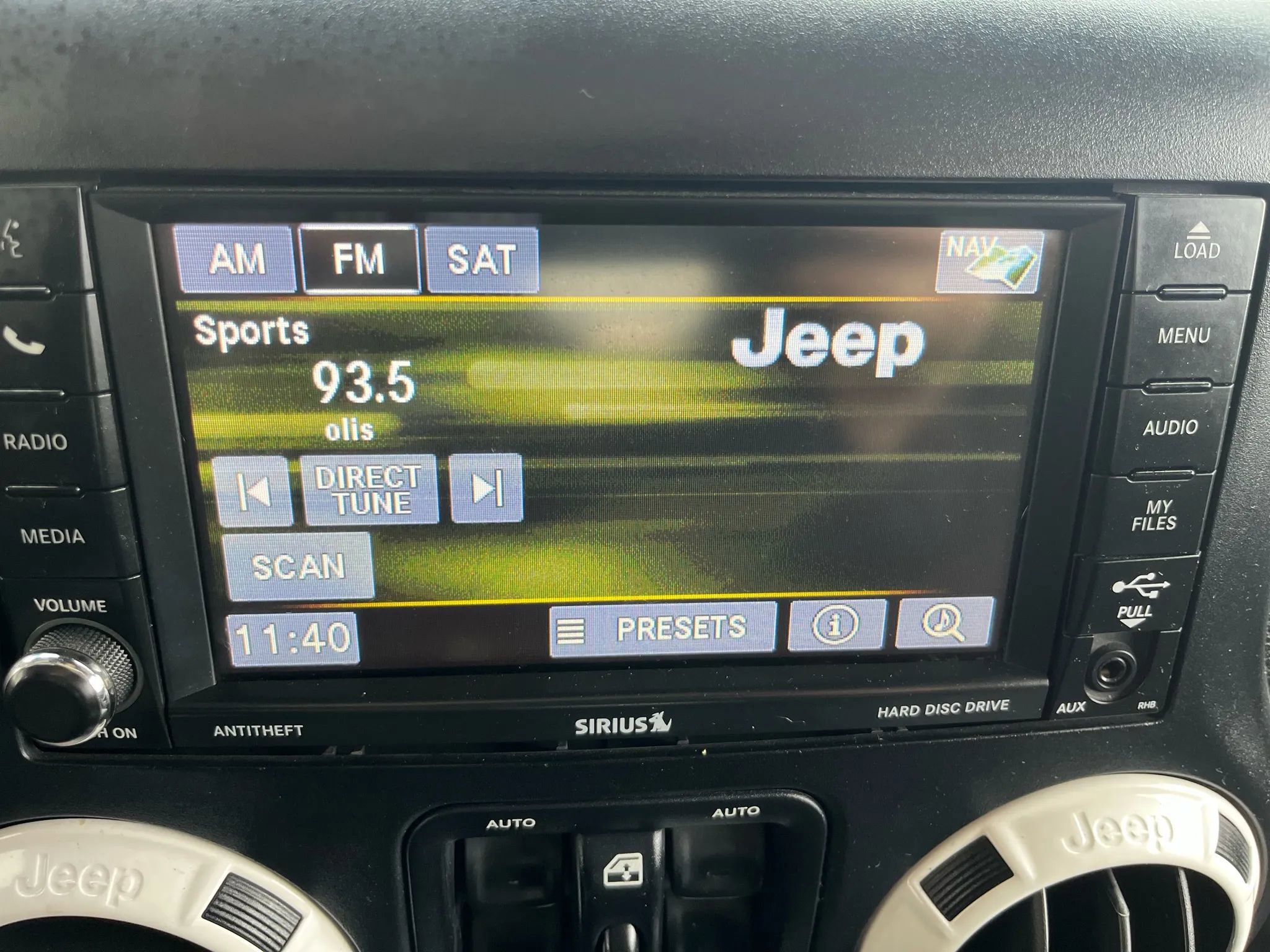 Used 2015 Jeep Wrangler Unlimited Sahara image 11
