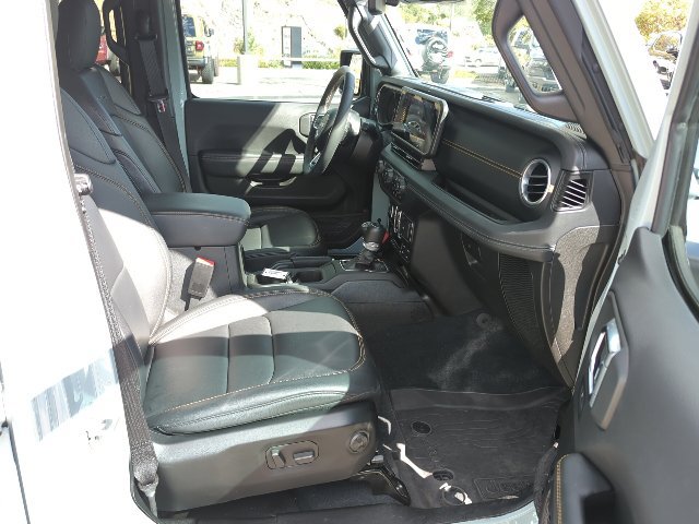 Used 2024 Jeep Wrangler Unlimited Sahara w/ Technology Group AWD/4WD image 19