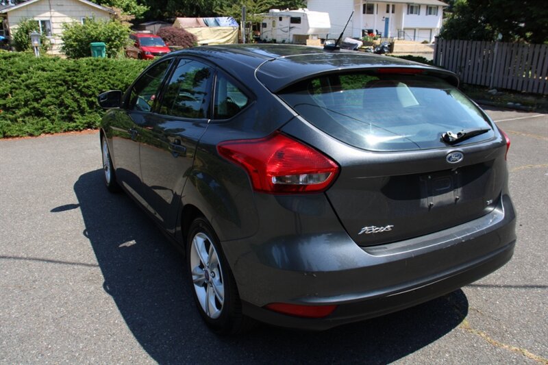 Used 2018 Ford Focus SE w/ Cold Weather Package FWD image 4