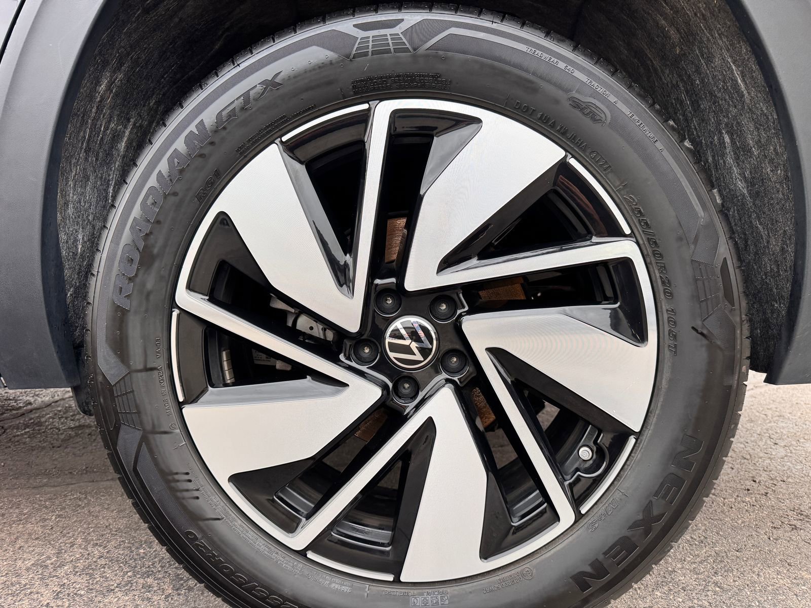 Used 2025 Volkswagen Atlas SE image 30