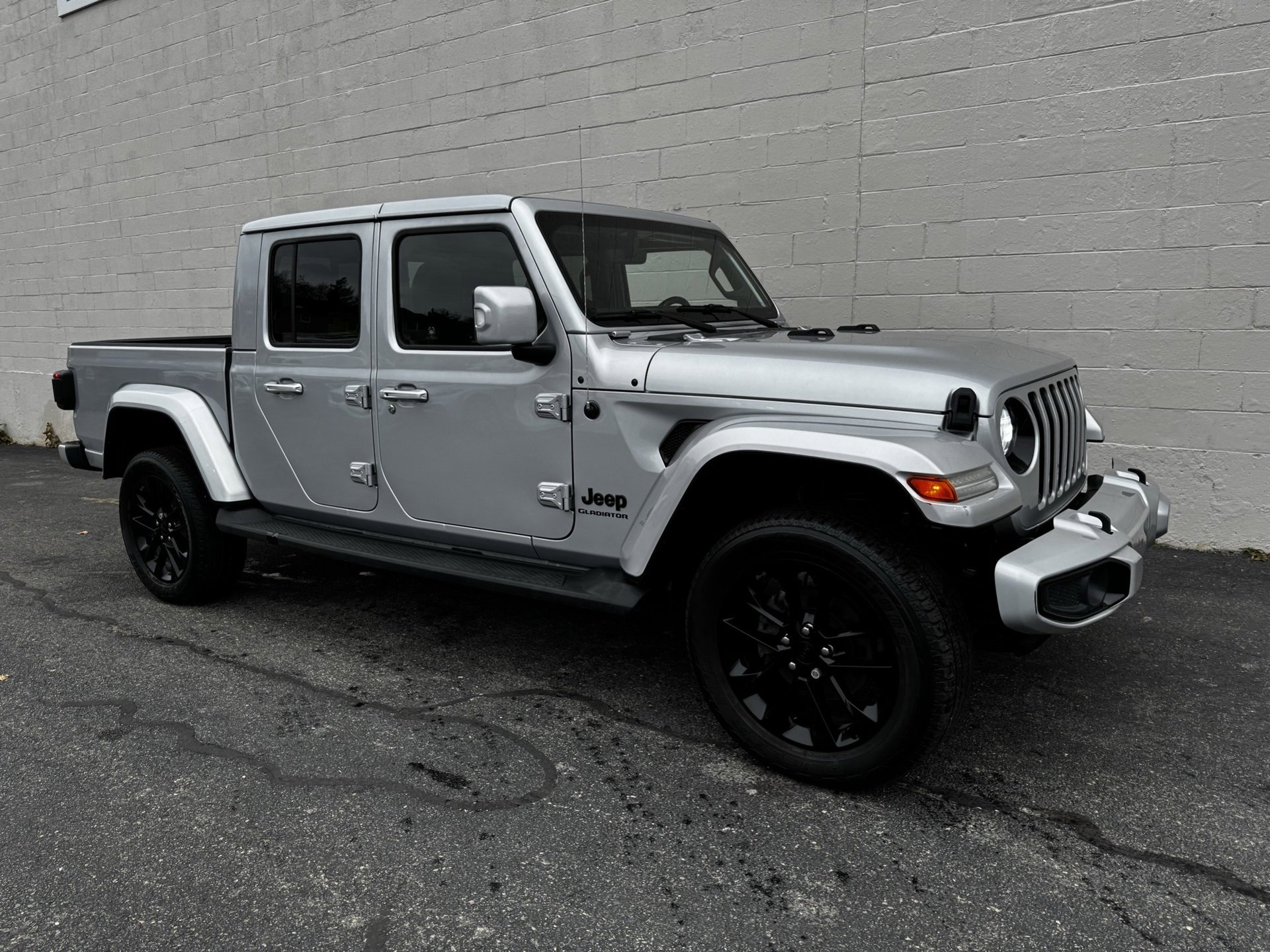 Used 2022 Jeep Gladiator Overland image 4