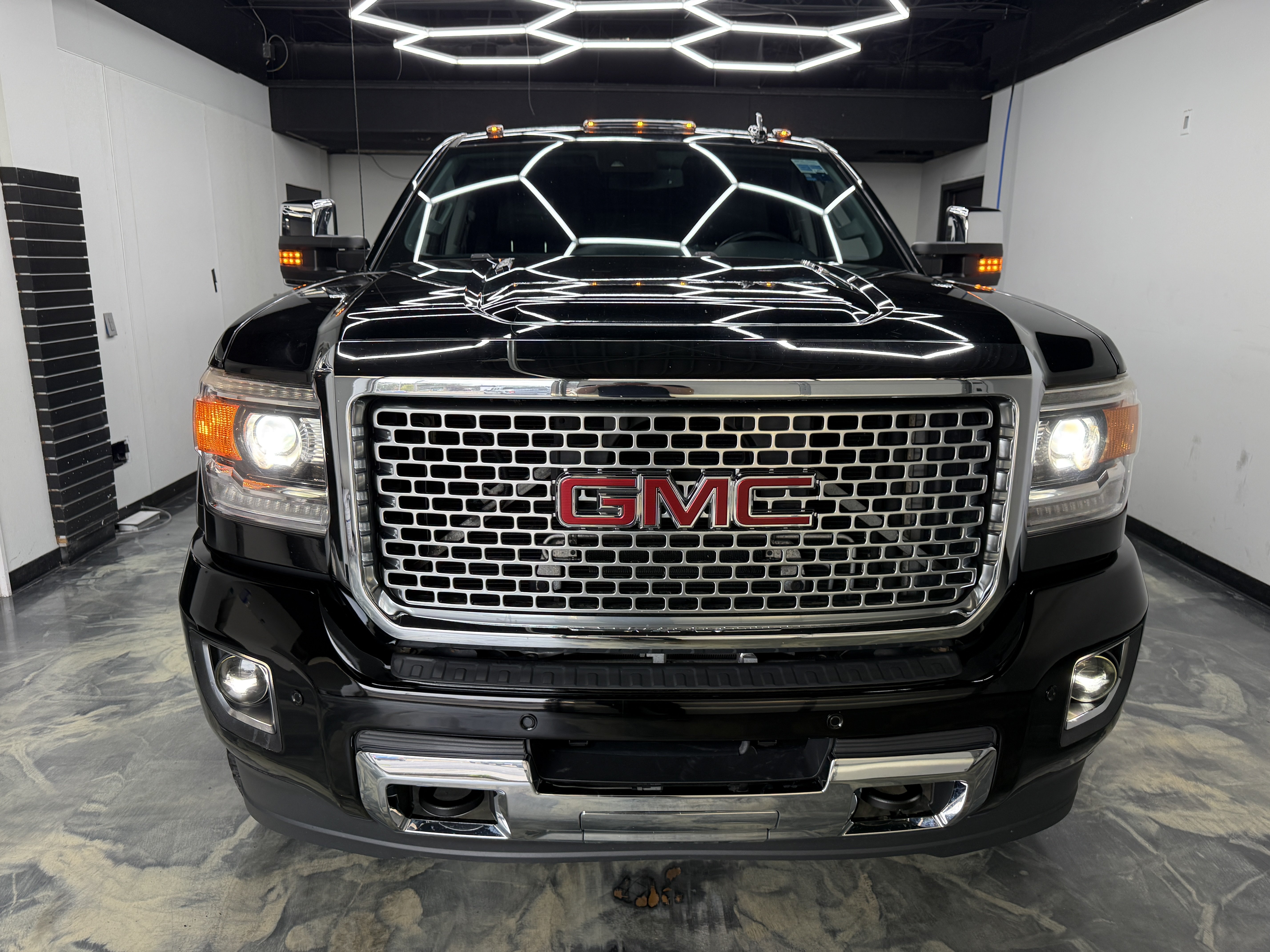 Used 2016 GMC Sierra 2500 Denali w/ Duramax Plus Package AWD/4WD image 7