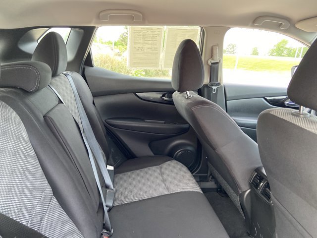 Used 2020 Nissan Rogue Sport SV image 21